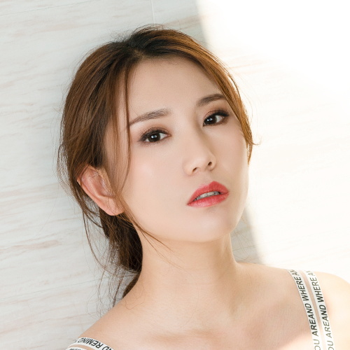 安诺《外冷内热》-美女写真-高清美女图片-克拉女神美女图片官网